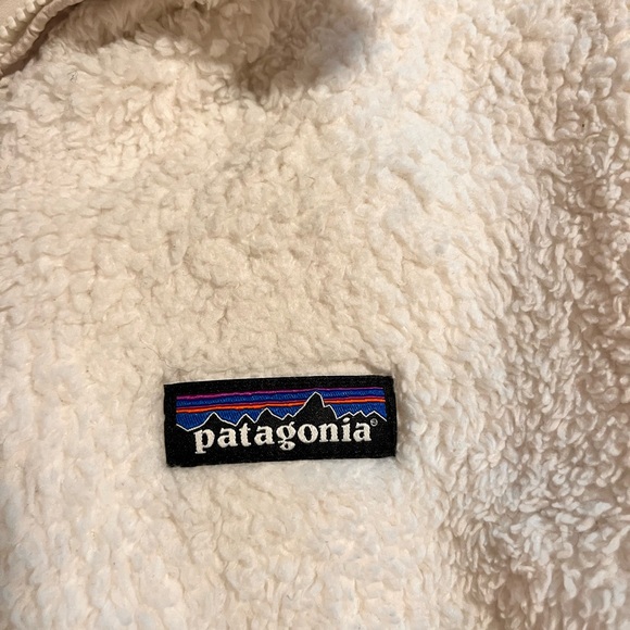 White L Patagonia fuzzy white vest - Picture 4 of 5
